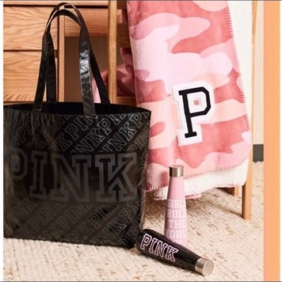 NWT VS PINK CAMO BUNDLE